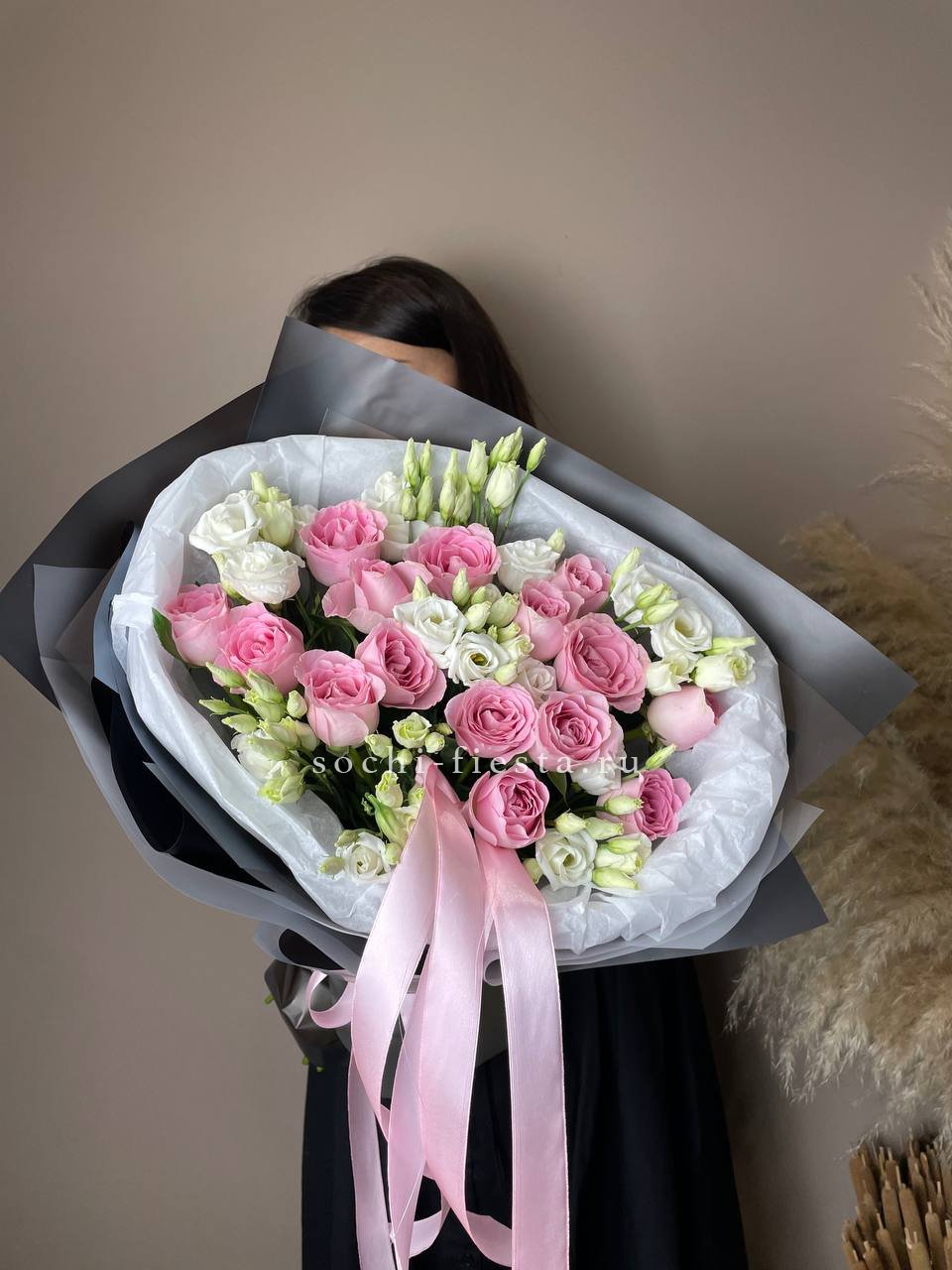 казанский никах-букет из белых роз и эустомы для татарской свадьбы