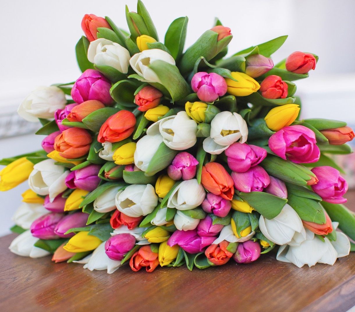 свадебная композиция с белыми пионами и гортензией в казанской студии