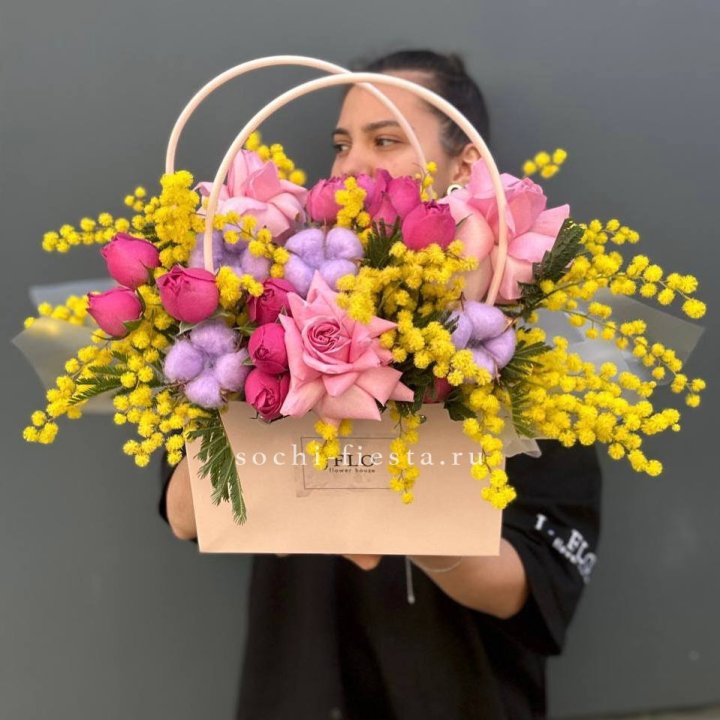 Сумочка мимозы и роз "Примавера" в Казани