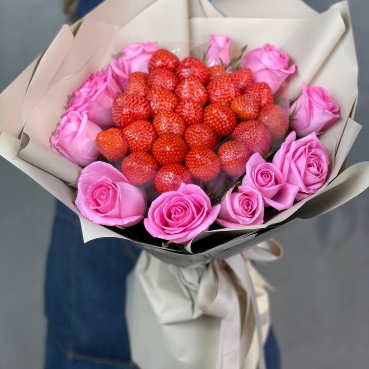Клубника и розы в Казани