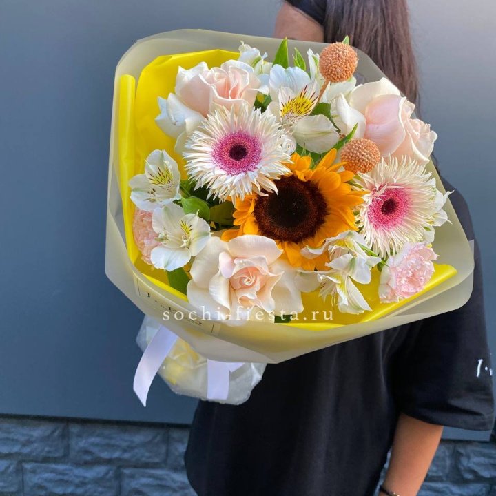 Букет с подсолнухом "Елоу" в Казани