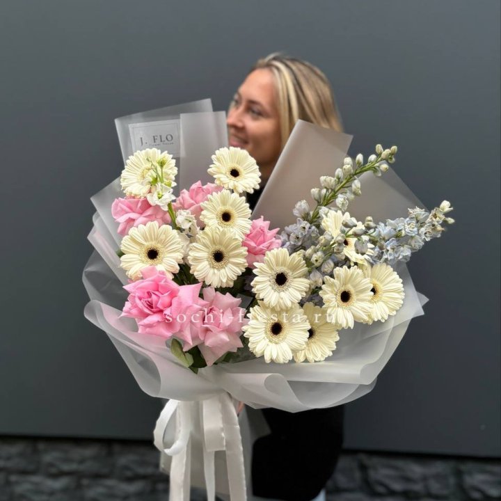 Букет роз и гербер в Казани