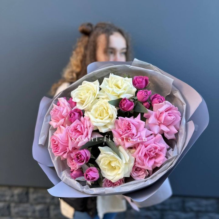 Букет французских и пионовидных роз в Казани