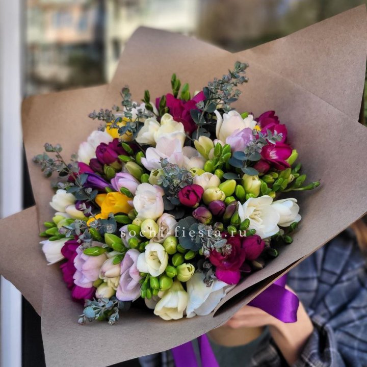 Букет фрезий "Радуга" в Казани