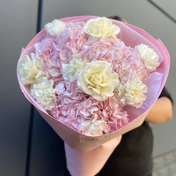  Букет гортензий и роз  в Казани