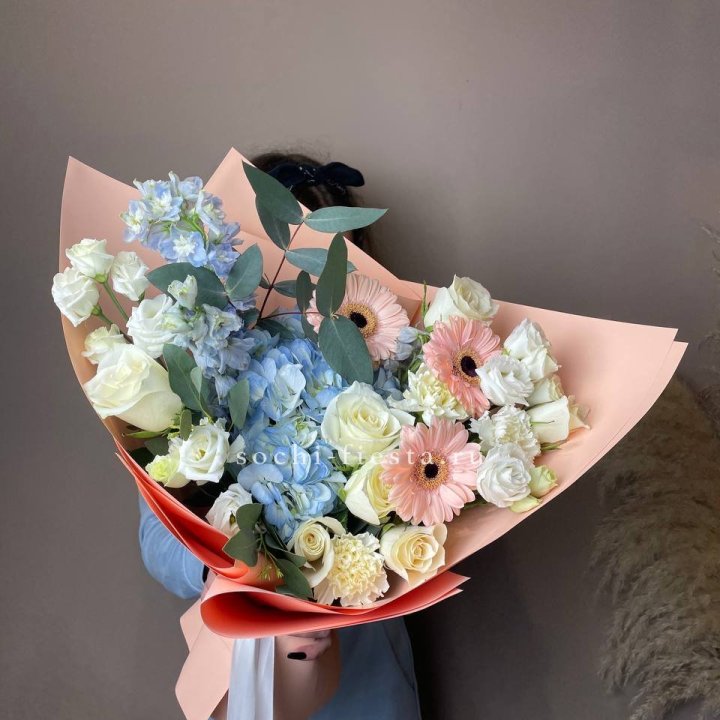  Букет гортензии и роз "Валенсия" в Казани