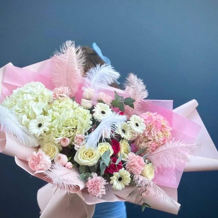 Дизайнерский букет "Валенсия-3" в Казани