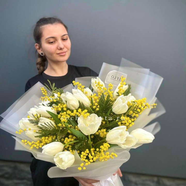Букет тюльпанов и мимозы в Казани