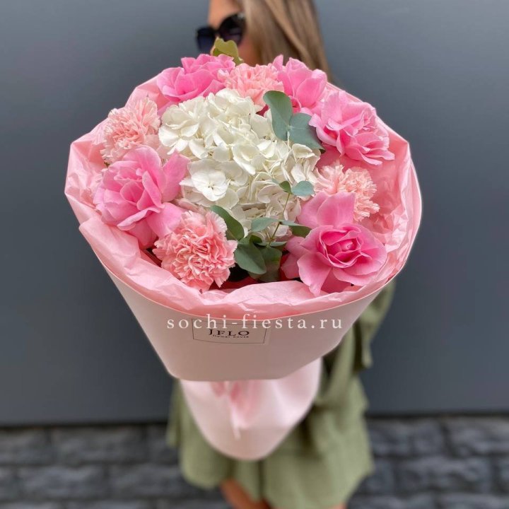  Букет роз и гортензии "Навола" в Казани