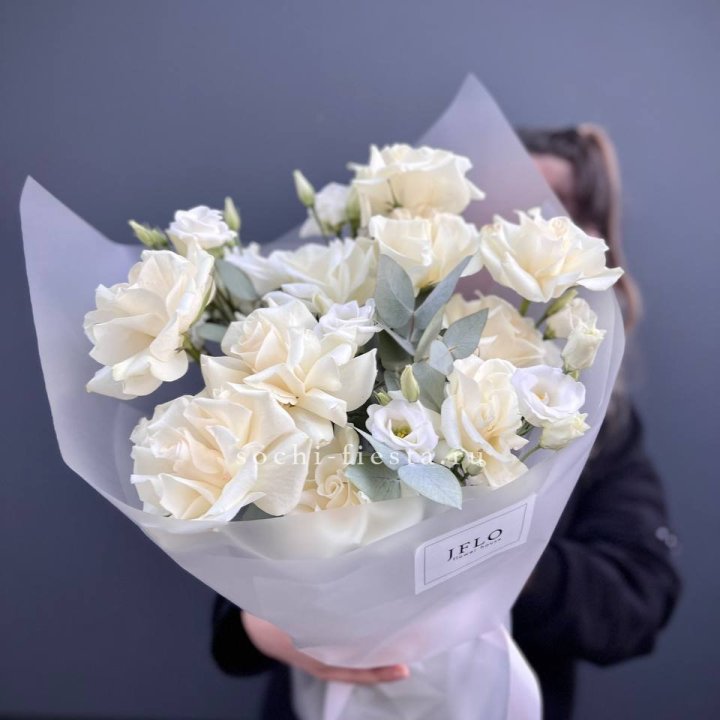 Букет французских роз и эустомы  в Казани