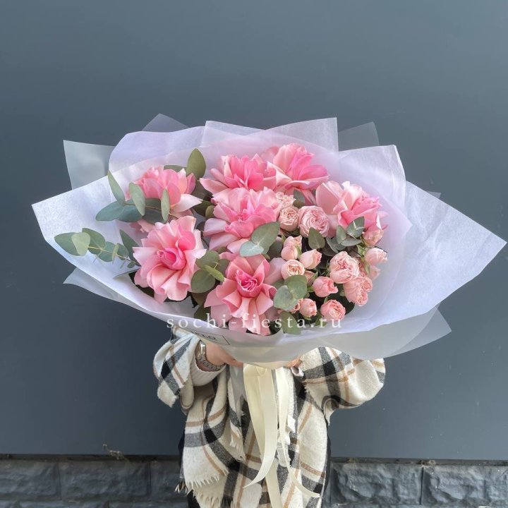 Букет французских и пионовидных роз  в Казани