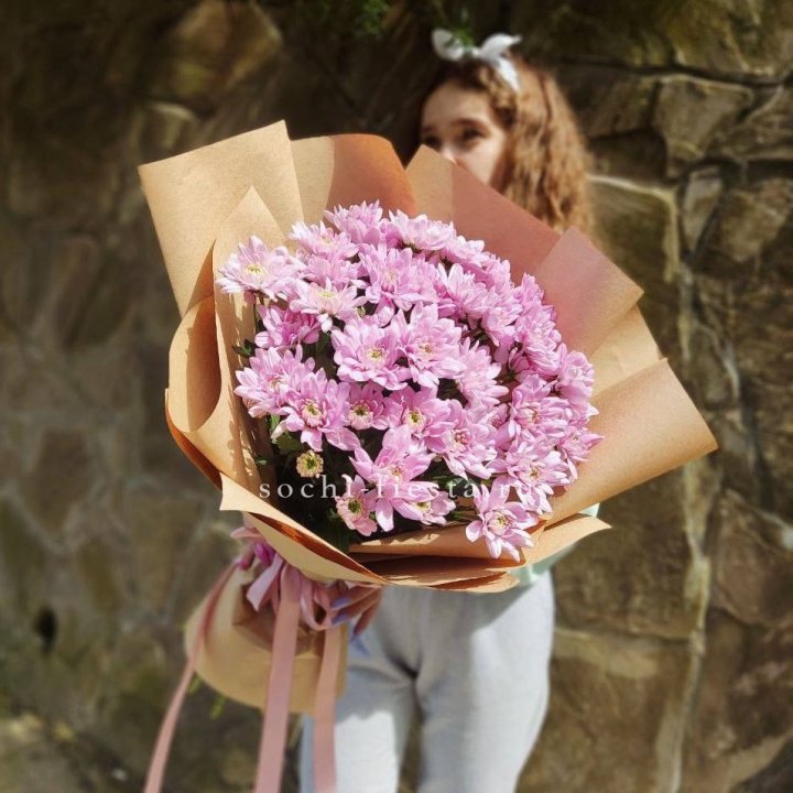 Букет хризантем в крафте в Казани