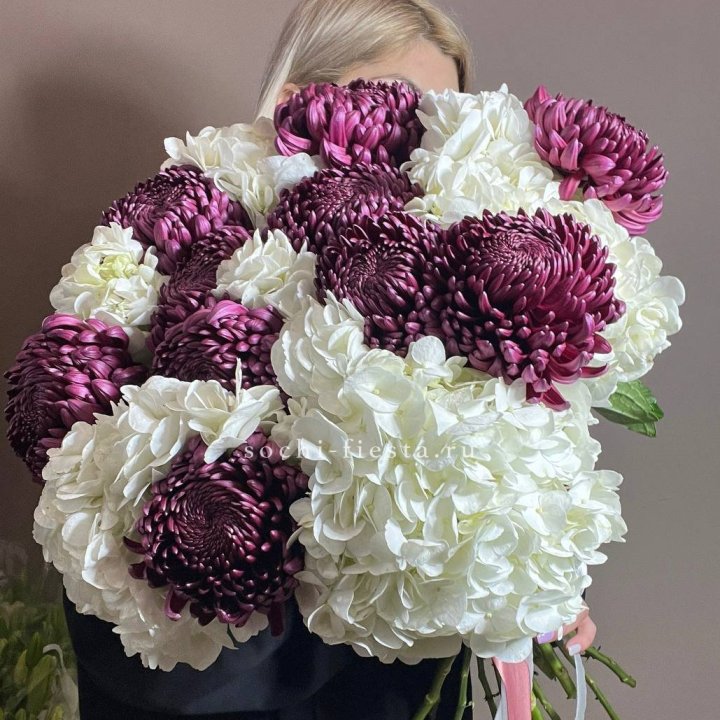 Охапка Бигуди и гортензий в Казани