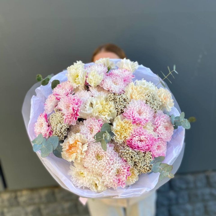 Букет из стойких цветов  в Казани