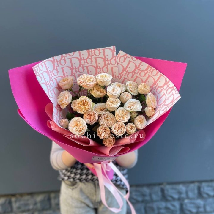 9 пионовидных роз в Казани