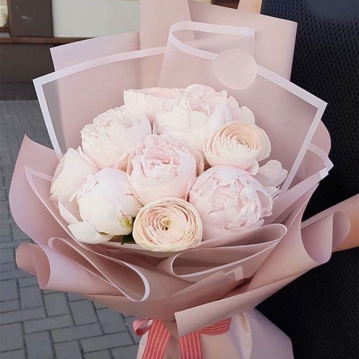 Пионы и ранункулюсы в Казани