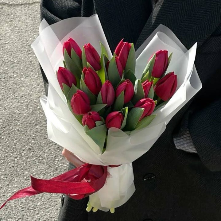 15 красных тюльпанов в Казани