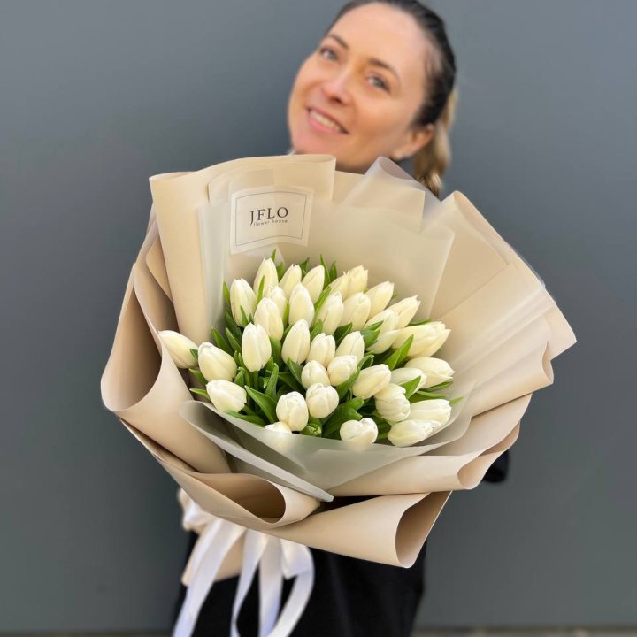 35 белых тюльпанов в Казани