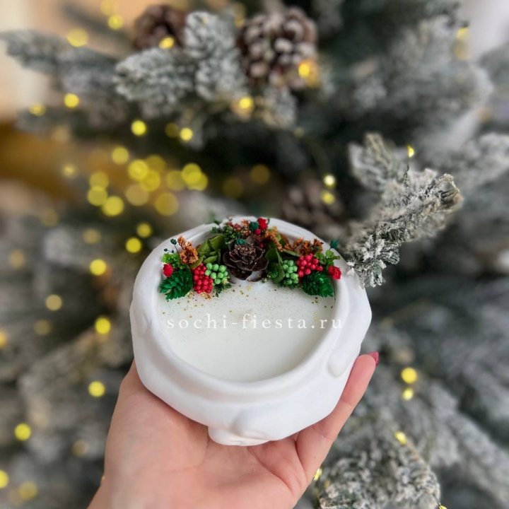 Свеча ароматическая в гипсе Руки с шишкой в Казани