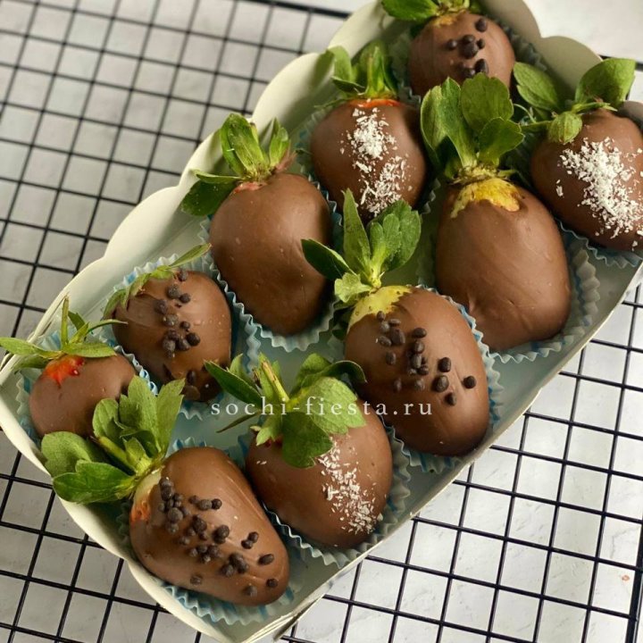 Клубника в шоколаде 10 ягод в Казани