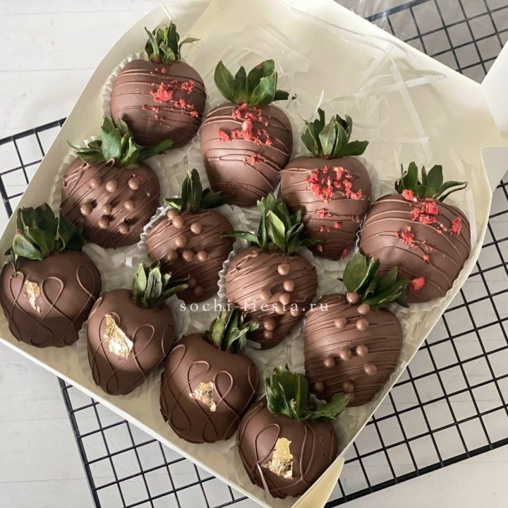 Клубника в шоколаде 12 ягод в Казани