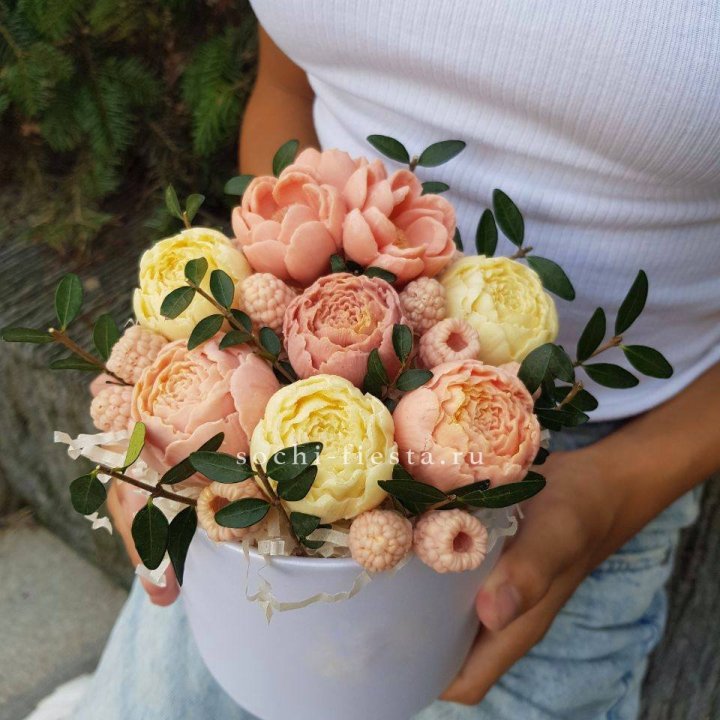 Шоколадный букет с ягодами в Казани