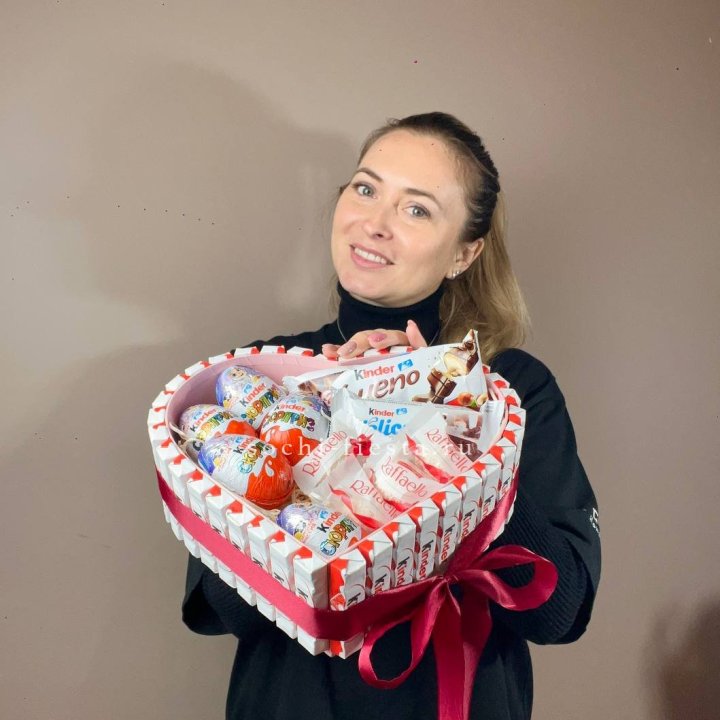 Подарочный набор сердце с Киндерами в Казани