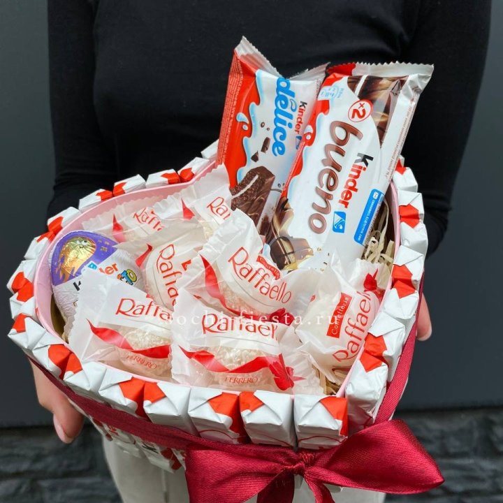 Подарочный набор сердце с Киндерами и Рафаэлло в Казани