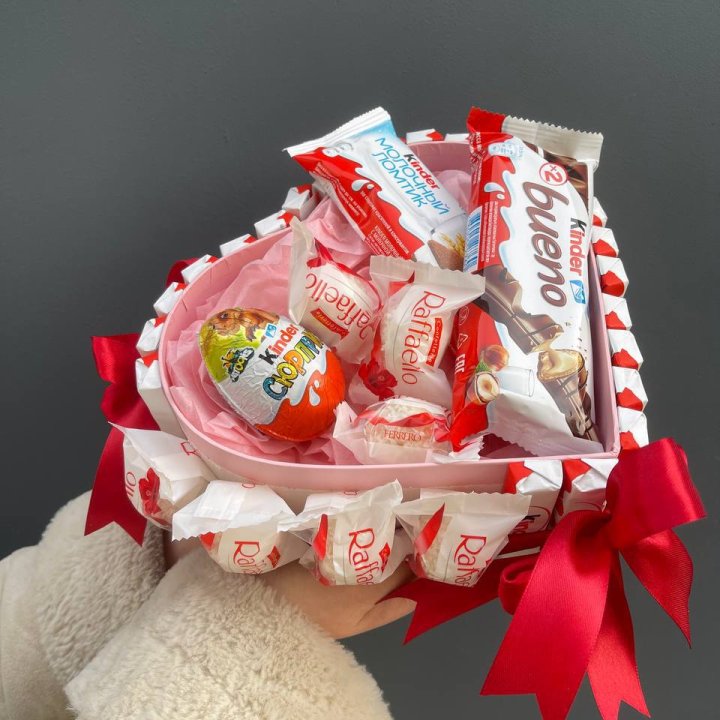 Бокс киндерами и раффаэлло в Казани