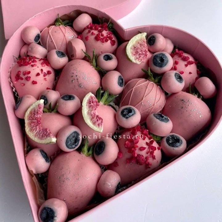 Клубника в шоколаде Сердце в Казани
