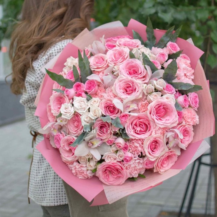 Дизайнерский букет "Барби" в Казани