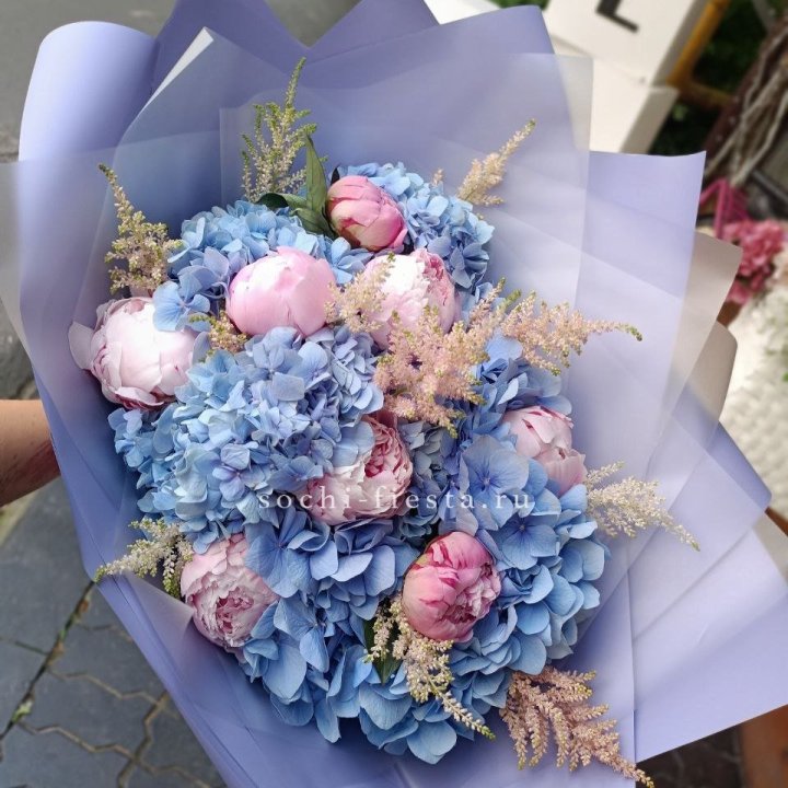 Дизайнерский букет с гортензией №3 в Казани