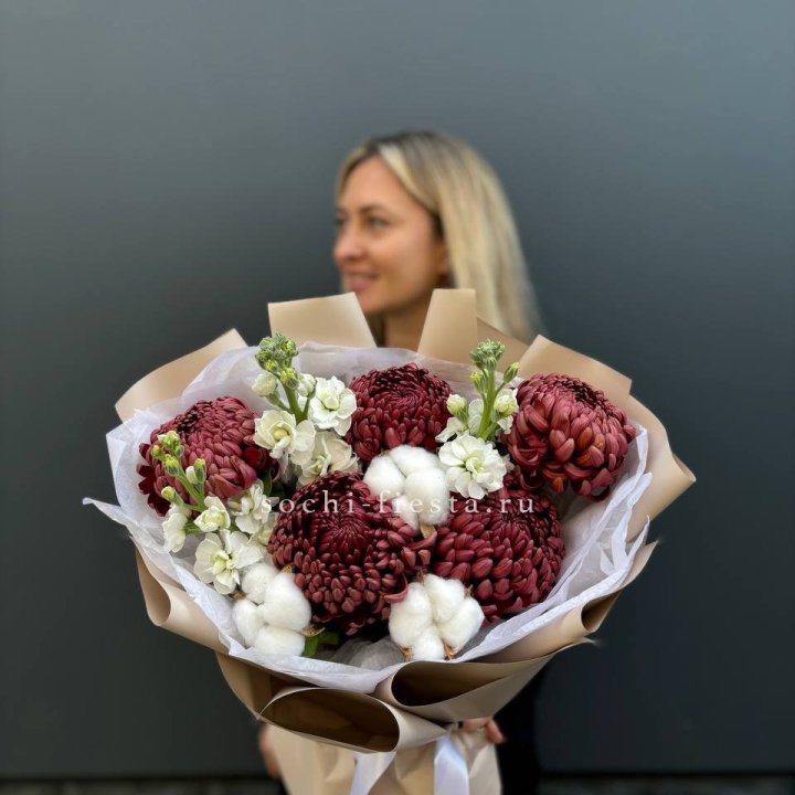 Хризантемы с маттиолой в Казани