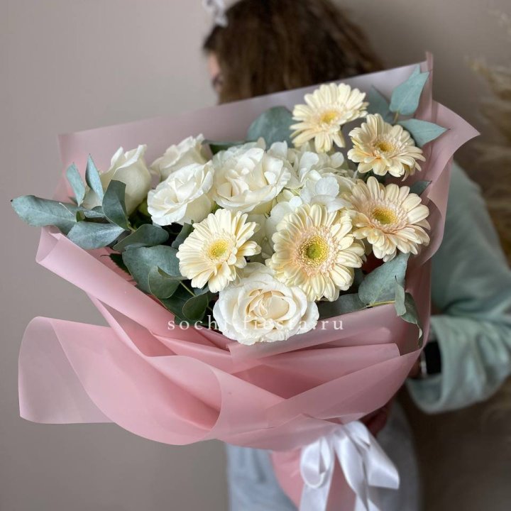 Букет роз, гортензии, гербер  в Казани