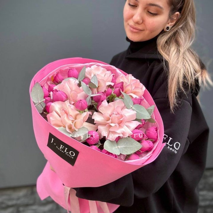 Букет французских и пионовидных роз "Ламиносо" в Казани