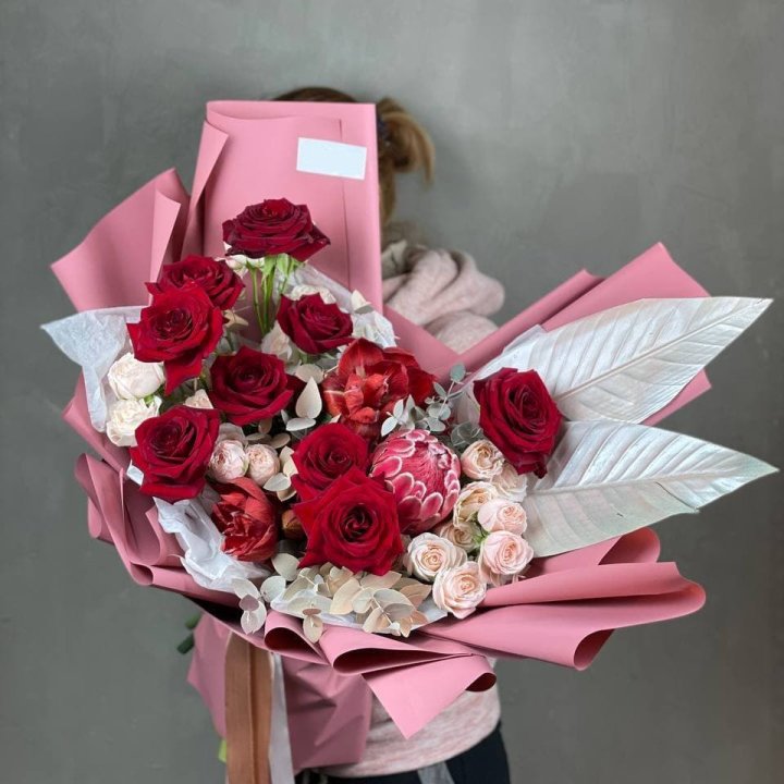 Дизайнерский букет "Ред Вильвет" в Казани