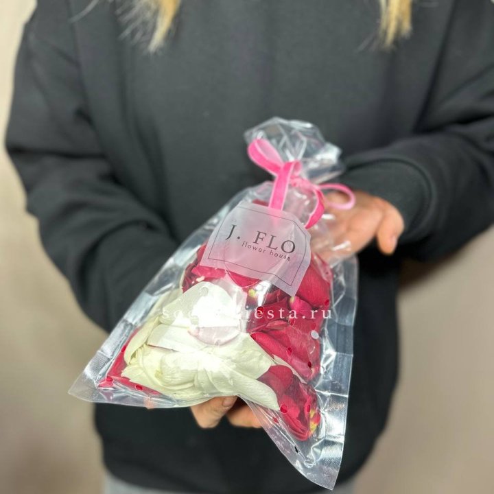 Лепестки роз в Казани