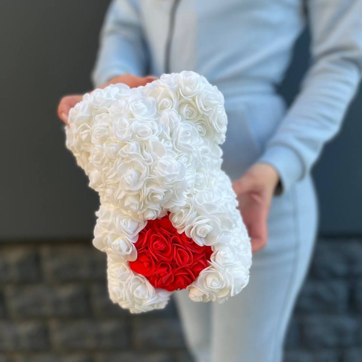 Медведь с красным седцем в Казани