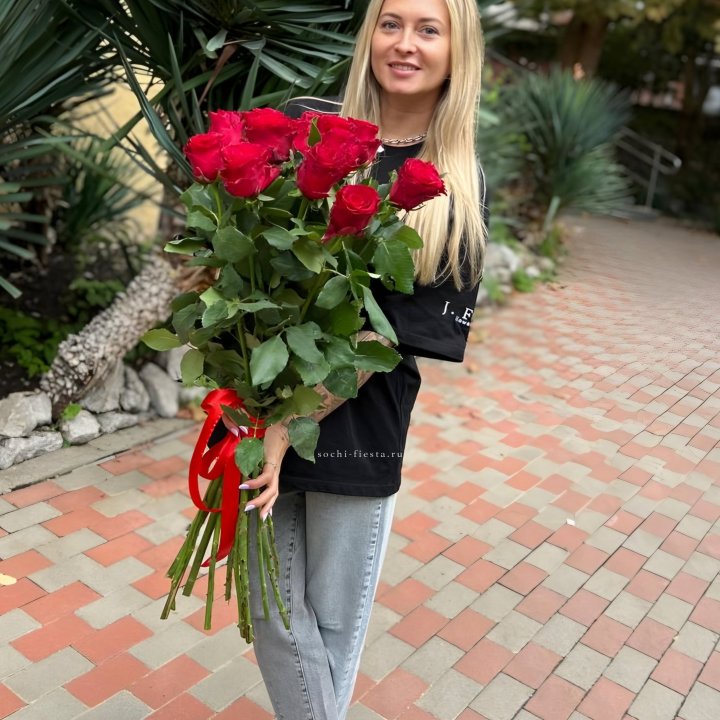 15 высоких красных роз в Казани