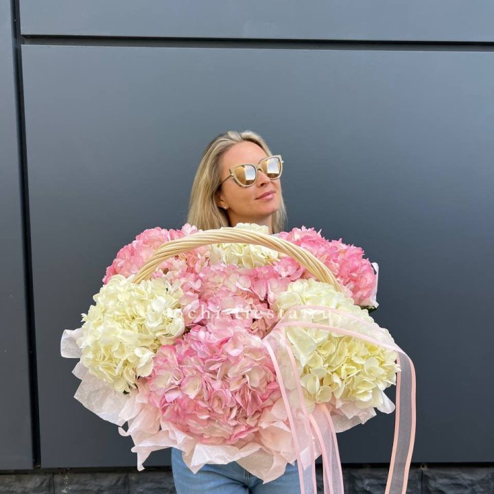 7 гортензий в корзине в Казани