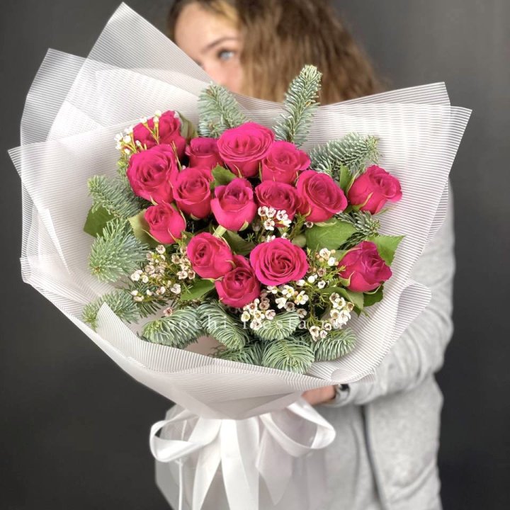 Новогодний букет Елки и Розы в Казани