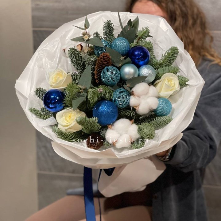 Новогодний букет "Синий иней" в Казани
