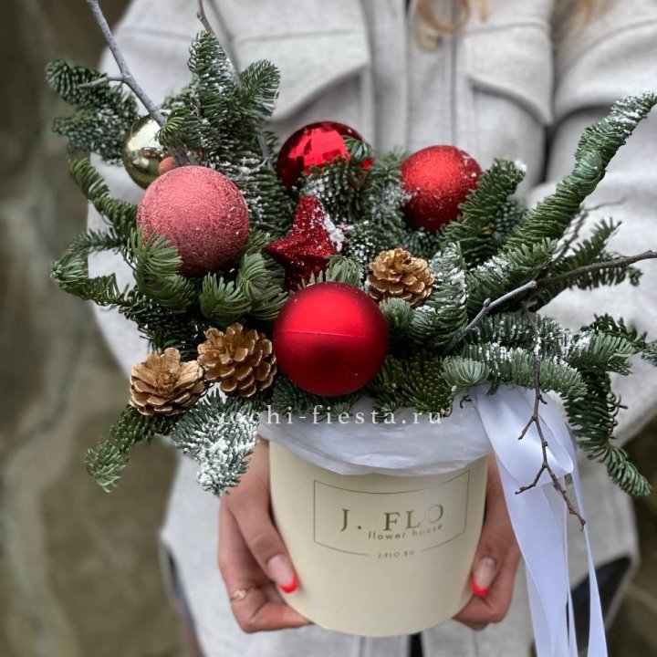 Новогодняя композиция в коробке ред в Казани