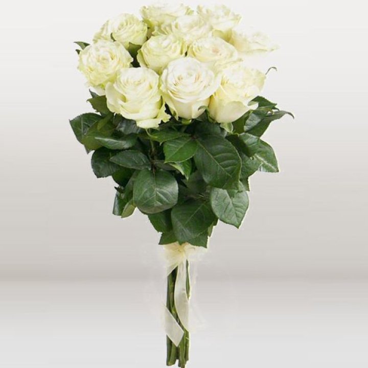11 белых голландских роз в Казани