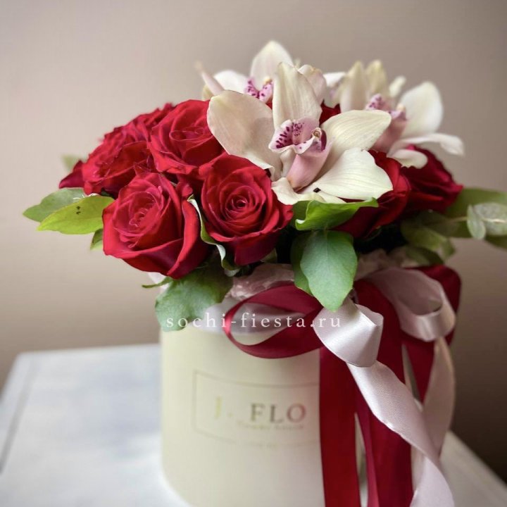 Розы и орхидеи в боксе в Казани