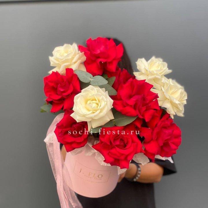 13 Французских роз в боксе в Казани