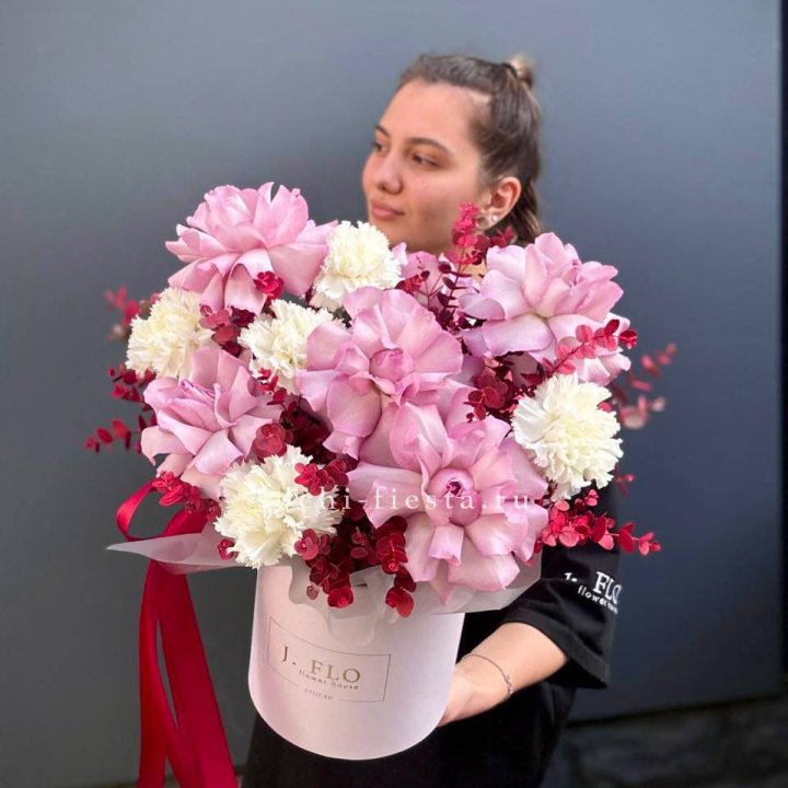 Бокс с французскими розами "Вела вита" в Казани