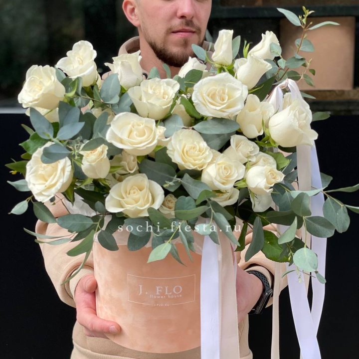 41 белая роз в бархатном боксе в Казани