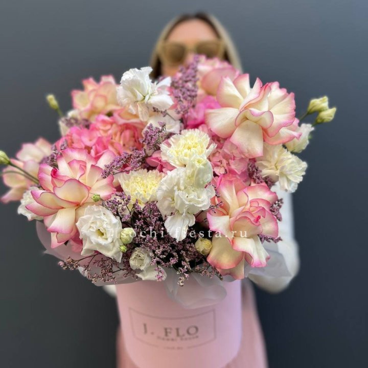 Цветочная композиция "Глория" в боксе в Казани