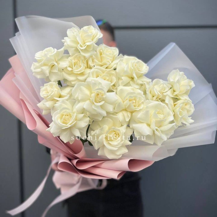 Букет из 15 французских роз Вайт дрим в Казани